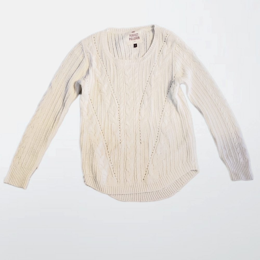 Holiday knit cable sweater size medium